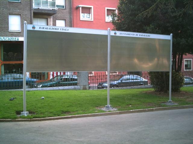 Mobiliario Urbano |  Carteles para publicidad institucional 