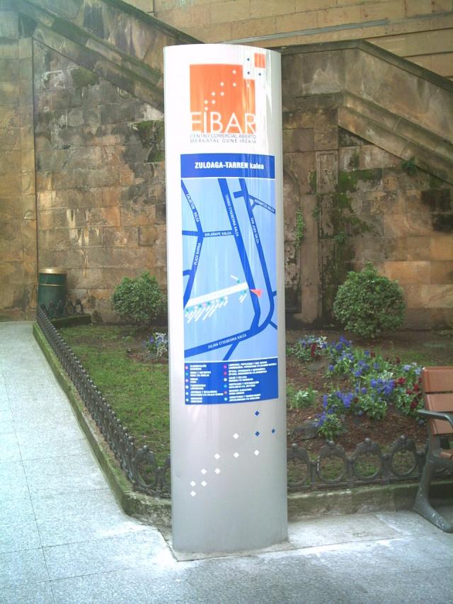 Mobiliario Urbano |  Monolitos 