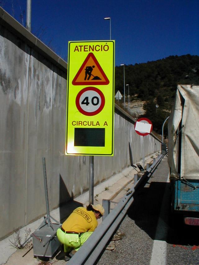Seales de obra |  Seales provisionales fondo amarillo 